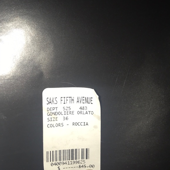 Louboutin shoes Wore 2 hr you see bottom not worn - Picture 6 of 6